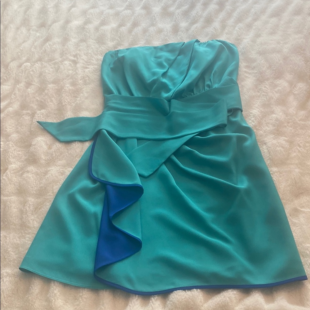 Elegant Teal Strapless Cocktail Dess 👗
